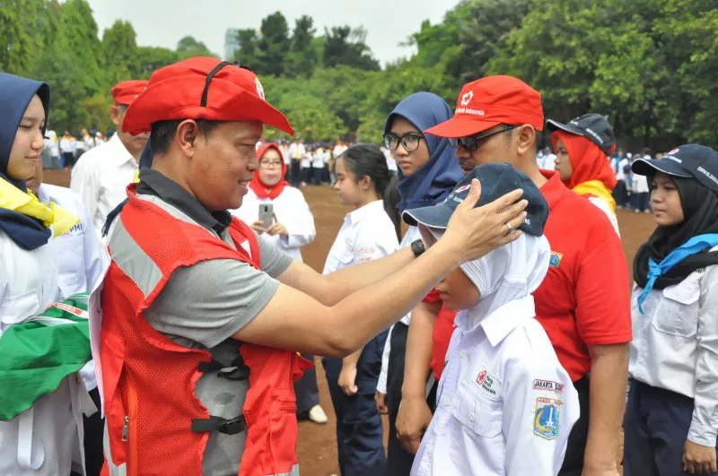 <b>Palang Merah Remaja</b><br>Palang Merah Remaja (disingkat PMR) adalah wadah pembinaan dan pengembangan anggota remaja PMI, yang selanjutnya disebut PMR.