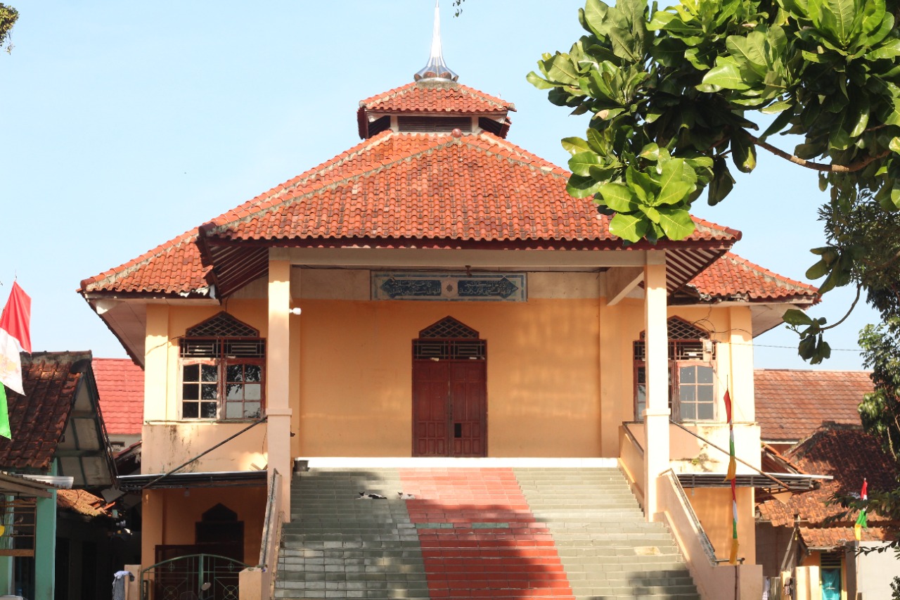 <b>Masjid</b><br>Kami memiliki Masjid Sendiri untuk Siswa/i dan Dewan Guru melaksana ibadah 