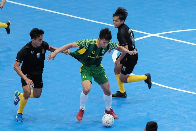 <b>Futsal</b><br>Futsal adalah permainan bola yang dimainkan oleh dua tim, yang masing-masing beranggotakan lima orang.