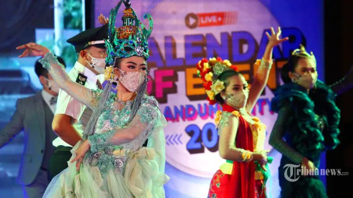 <b>Seni</b><br>Seni adalah keahlian membuat karya yang bermutu (dilihat dari segi keindahannya, fungsinya, bentuknya, makna dari bentuknya, dan sebagainya).